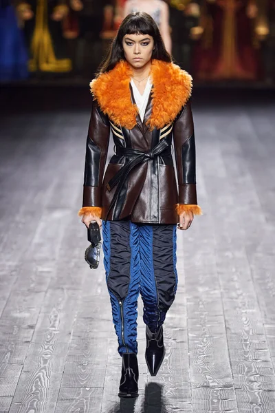 Look 24